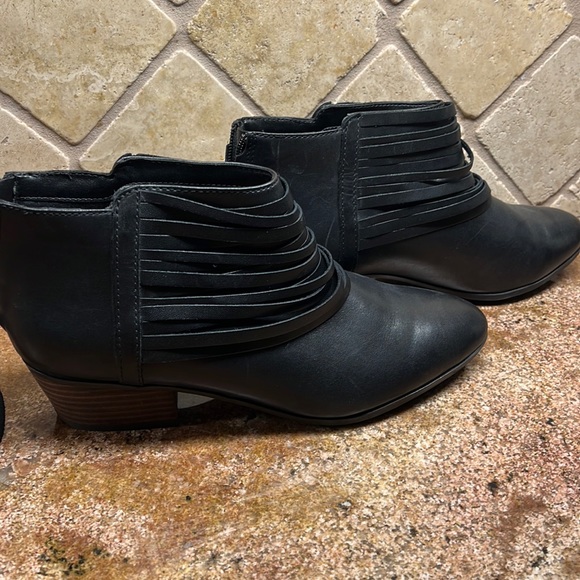 Clarks Shoes - Clarks Artisan Spy Celeste Leather
Ankle Boot